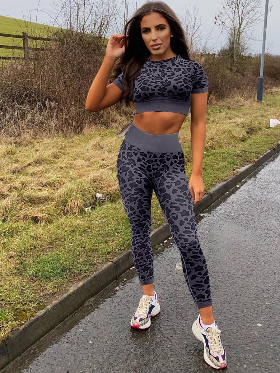Seamless leopard set