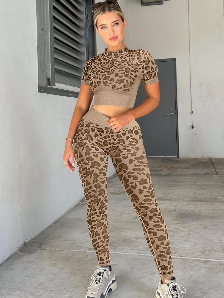 Seamless leopard set